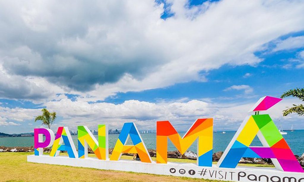 What are some good tourist sites in Panama